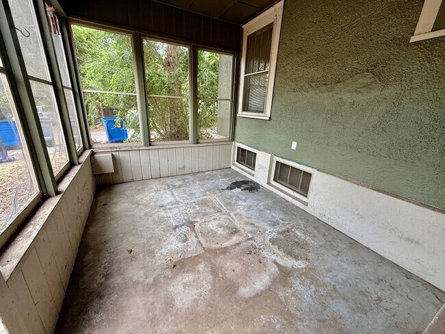 Building Photo - 1/2 Off First Months Rent! 3 Bed + 2 bonus rooms in basement, 2 Bath Home NEAR CSU! Flexible leas...