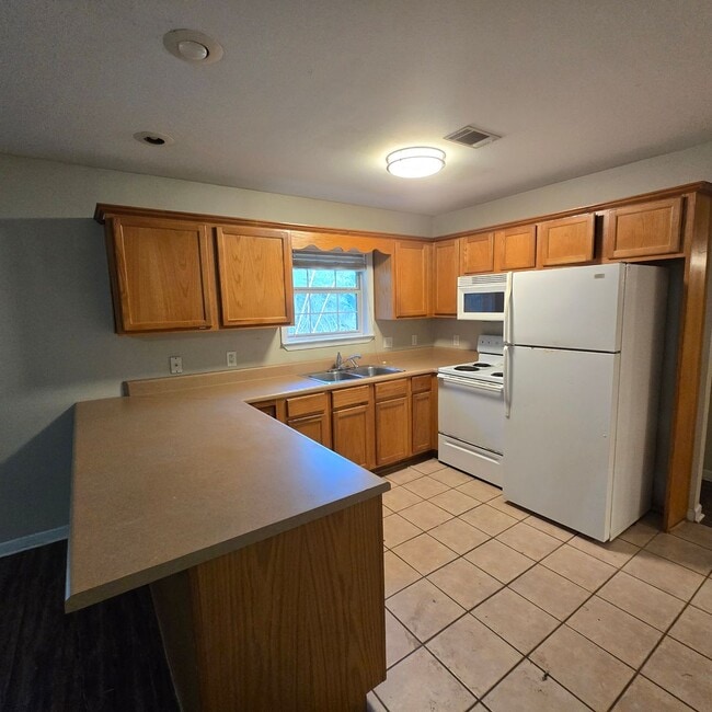 Building Photo - 2 Bedroom 1 Bath Condo Style Apartment