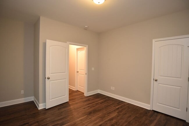 Building Photo - Remodeled Cute Modern Home In the Heart Of Richmond Hill