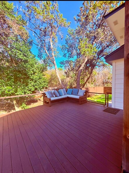 Building Photo - 11719 Bell Ave