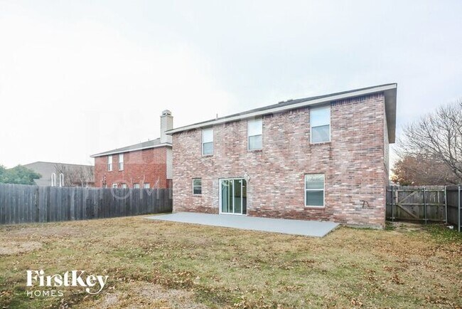 Building Photo - 5505 Camarillo Dr