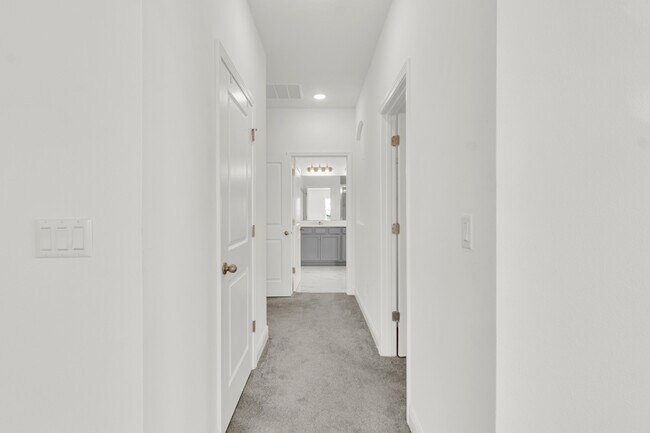 Building Photo - 5404 Golden Apple Dr