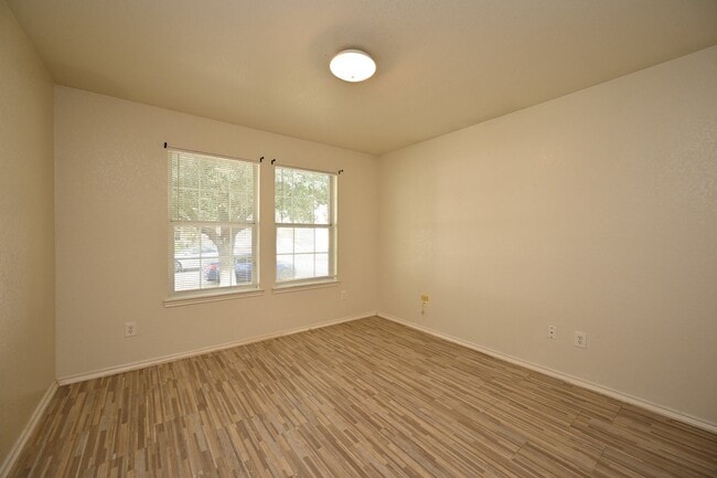 Building Photo - 12518 Sterlingstone Dr