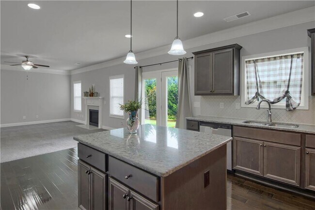 Building Photo - 551 Wagon Hill Ln