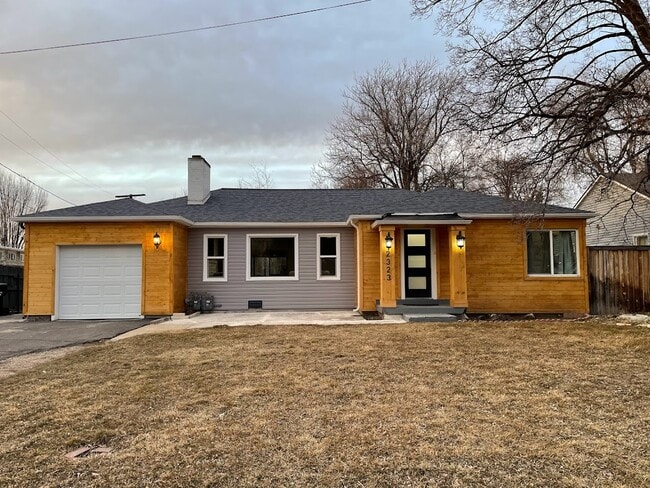 Building Photo - 2323 E Arbor Ln