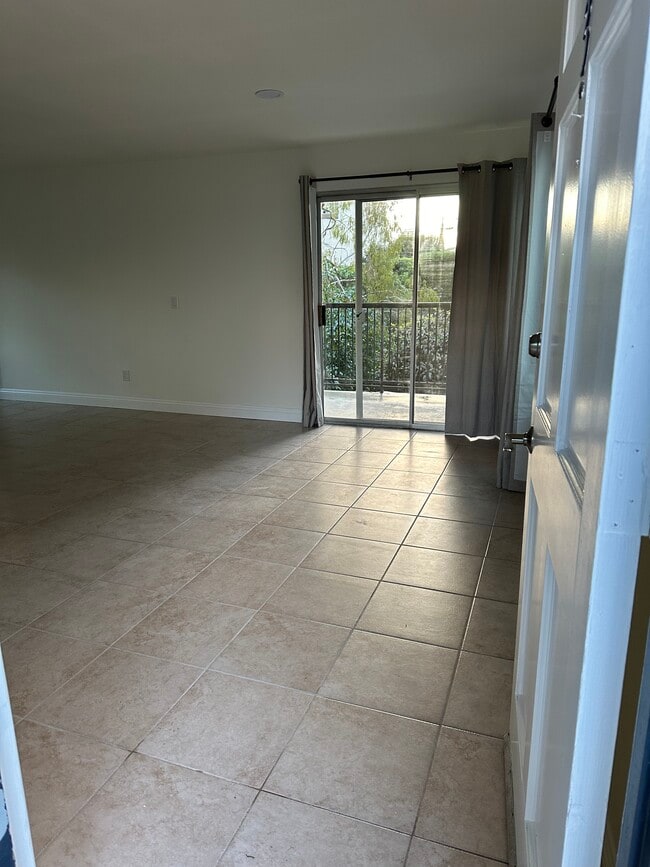 Building Photo - 242 W Avenida Palizada