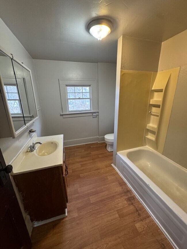 Building Photo - 4010 Lillie St