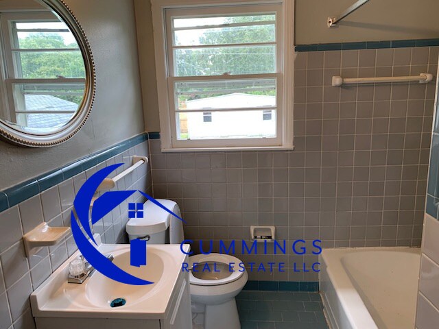 Building Photo - Nice Three Bedroom With Tons of Storage