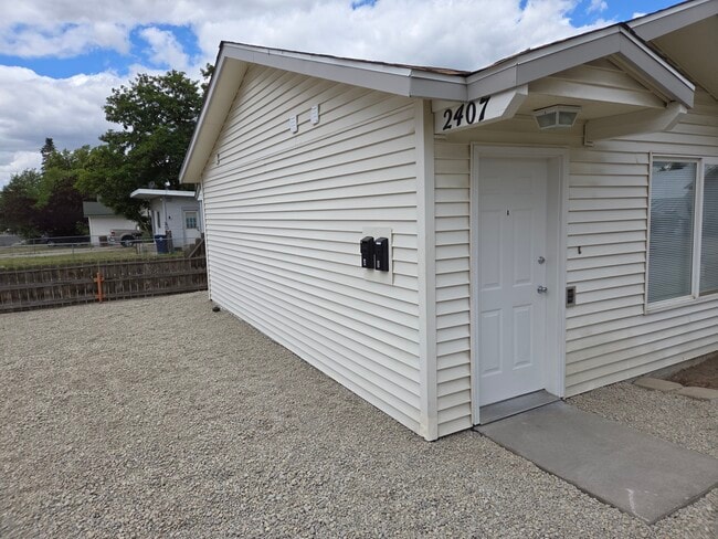 Building Photo - 2407 E Dalke Ave