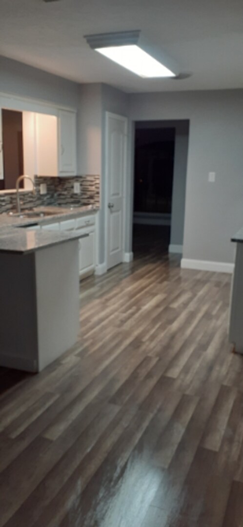 Building Photo - 2202 Greenbriar Ct
