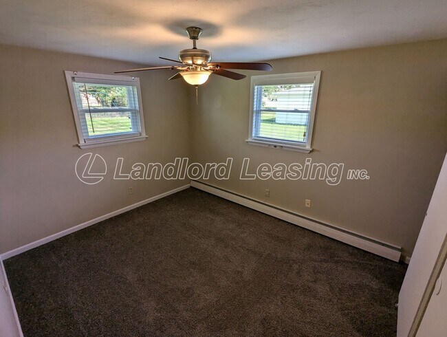 Building Photo - Beautifully Maintained Brick Duplex