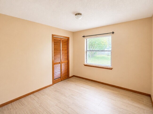 Building Photo - 603 Plantation Village Dr