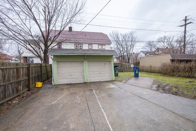 Building Photo - 2827 Avondale Ave