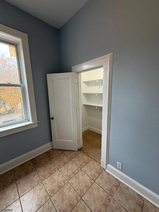 Building Photo - 705 Park Ave