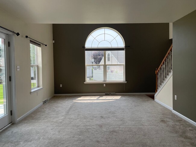Building Photo - Luxury 3 Bedroom, 1.5 Bathroom End of Row ...