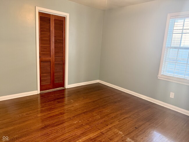 Building Photo - 1524 E 54th St