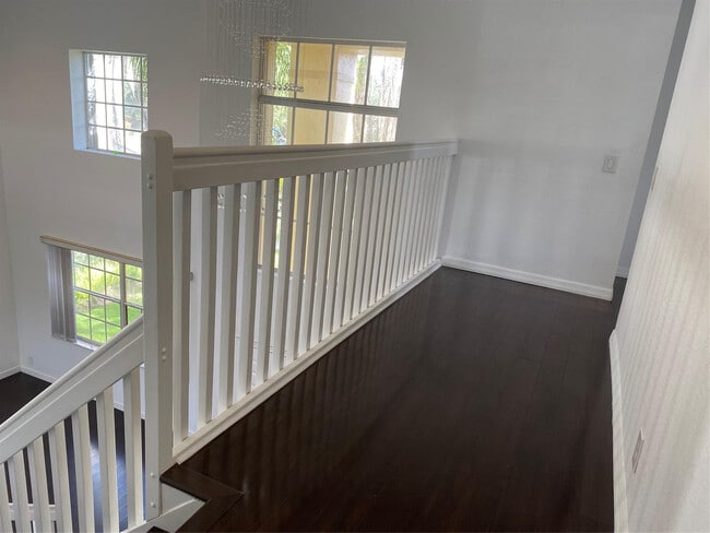 Building Photo - 338 Cambridge Dr