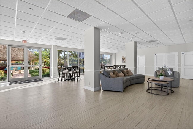 Building Photo - 405 N Ocean Blvd
