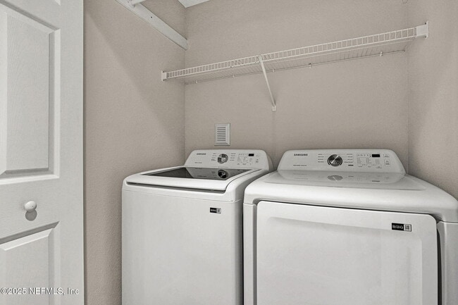 Building Photo - 7019 Buroak Ct