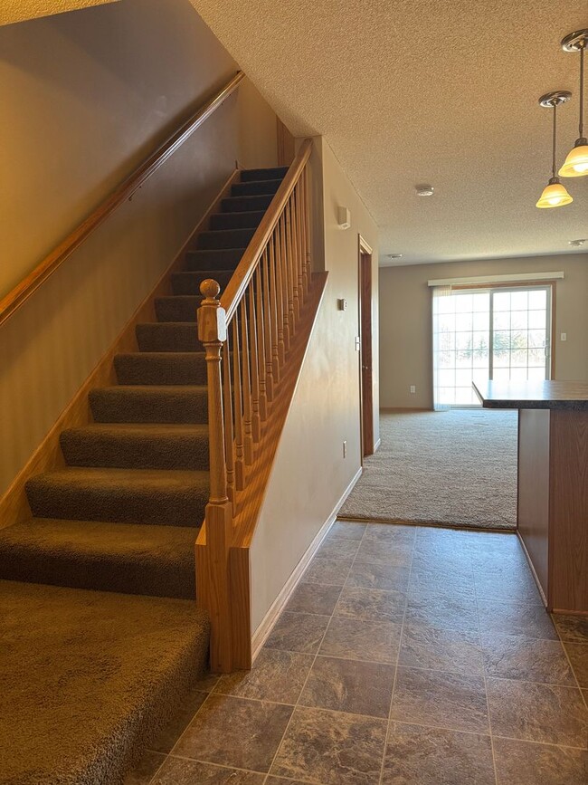 Building Photo - Townhome SW Rochester Mn 2 bedroom 2 bath ...