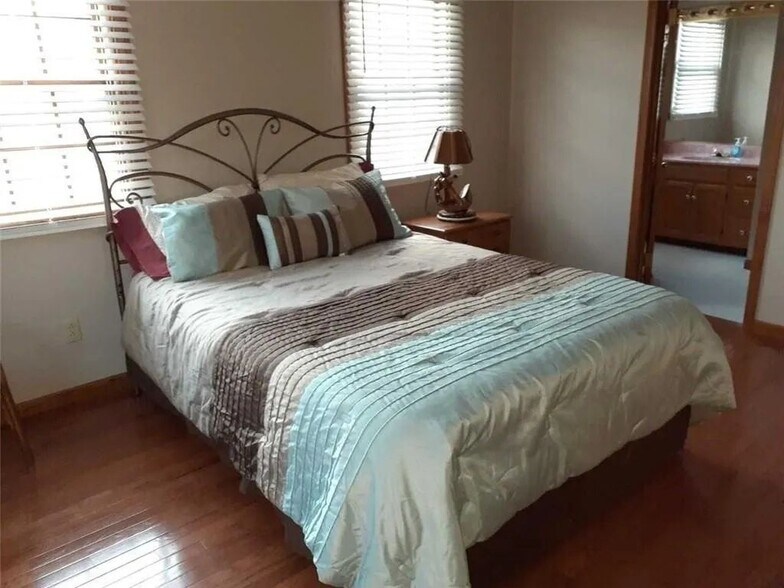 Building Photo - 3304 Baer Beach Rd