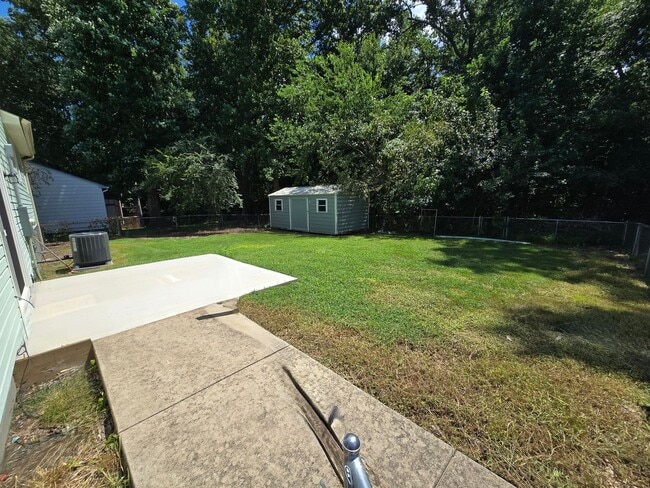 Building Photo - 206 Bull Run Dr