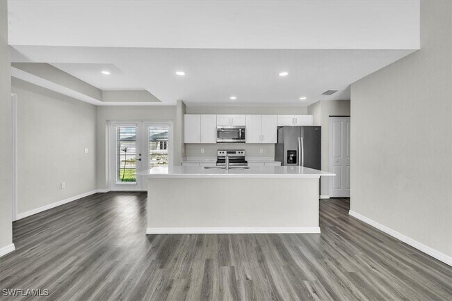 Building Photo - 412 NE 25th St