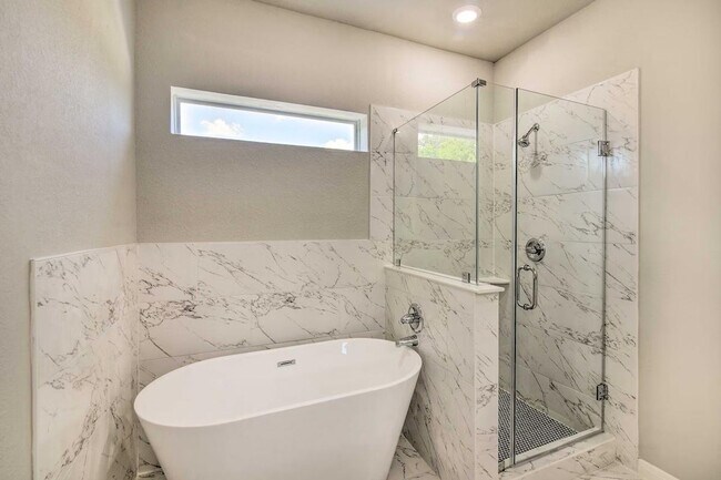 Building Photo - 3510 Oleander Ave