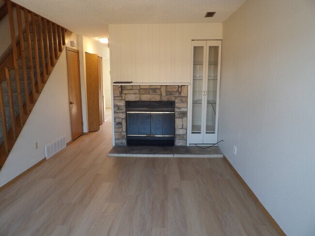 Building Photo - 6419 Village Ln