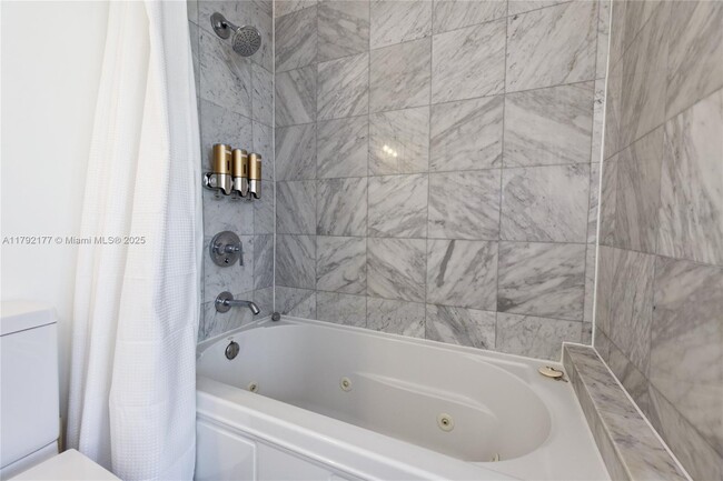 Building Photo - 6580 Indian Creek Dr