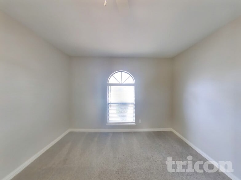 Building Photo - 414 Hemlock Dr