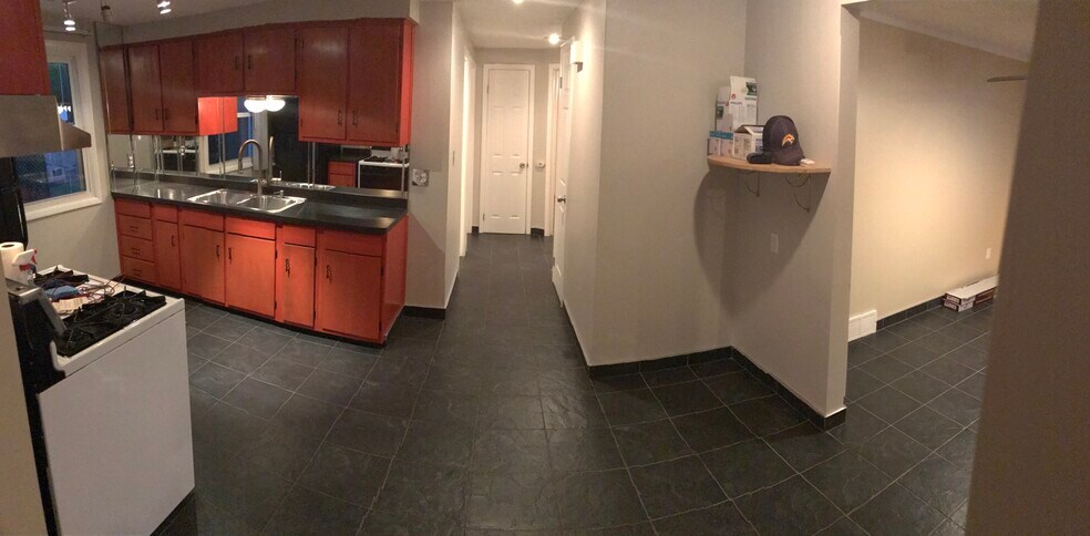 Building Photo - 24 Grandview Dr