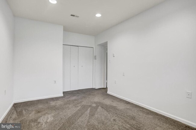 Building Photo - 2 Coldwater Ct