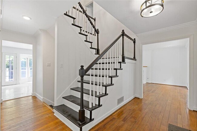 Building Photo - 2328 Defoors Ferry Rd NW