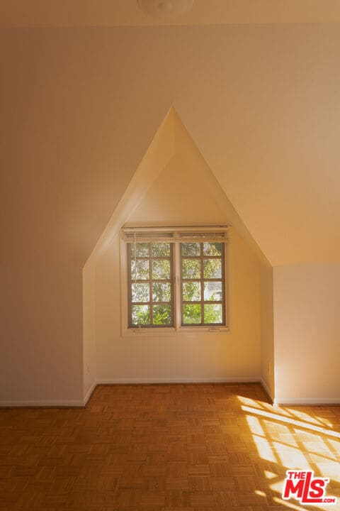 Building Photo - 2829 Beachwood Dr