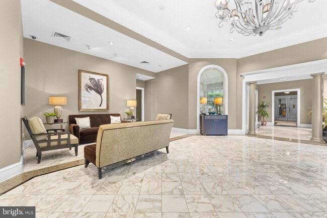 Building Photo - 851 N Glebe Rd