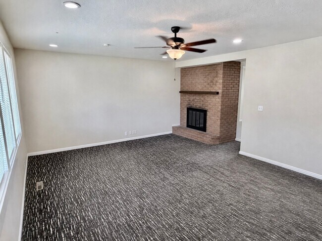 Building Photo - 1073 E 120 S