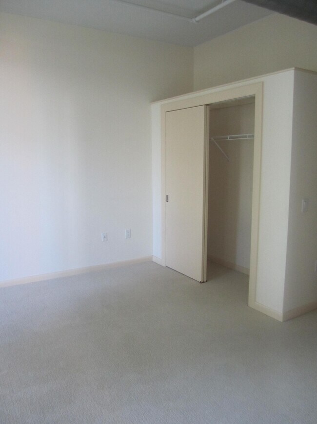 Building Photo - 811 4th St NW