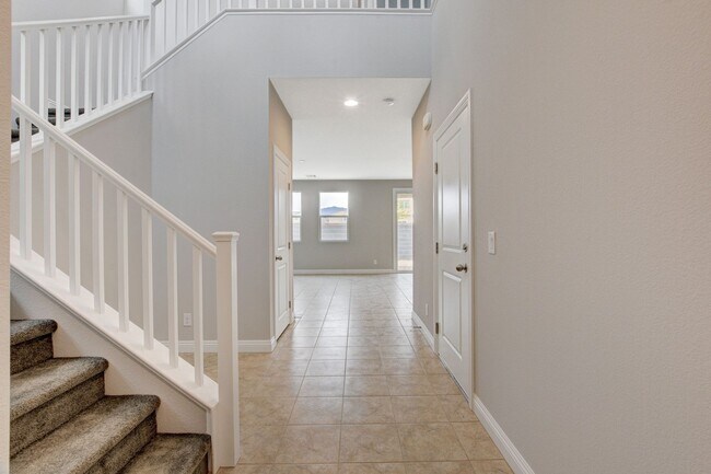 Building Photo - Stylish 3-Bedroom Home with Upgraded Kitch...