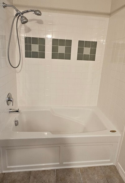 Master Bathroom - 5220 Boardwalk Dr