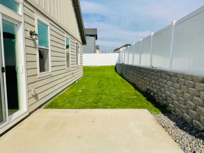 Building Photo - Charming 3 Bed/2 Bath Single Family Home i...