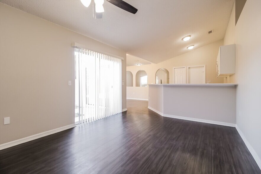 Building Photo - 266 Regal Downs Cir