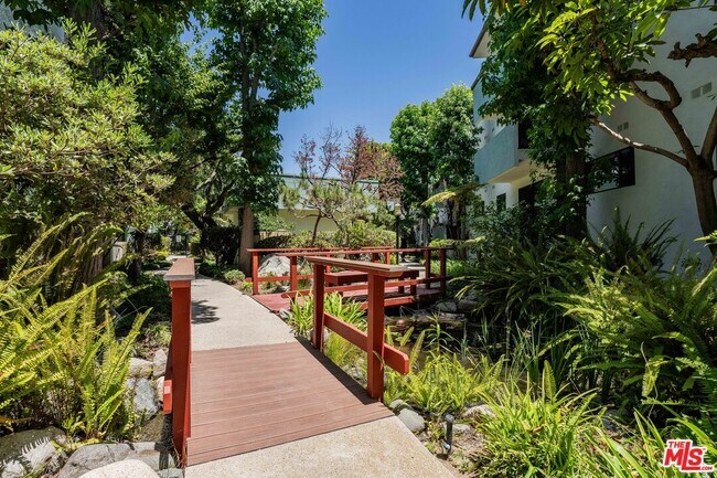 Building Photo - 5000 S Centinela Ave