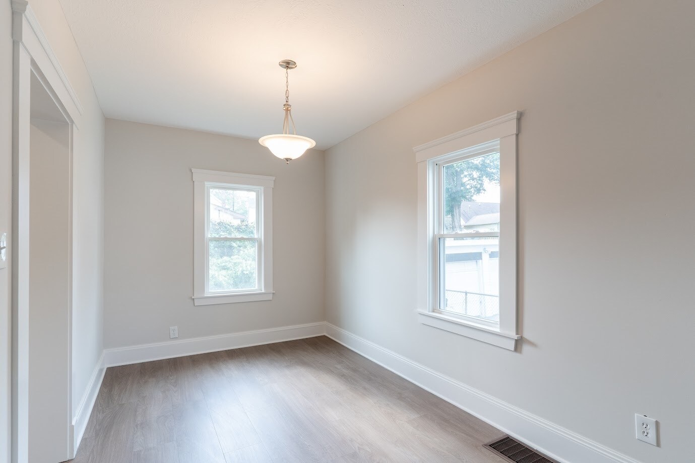 Building Photo - 1464 E 123rd St