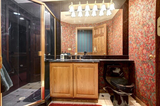 Building Photo - Castle Pines Village Custom Home for lease.