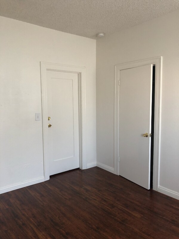 Building Photo - 1831 11th Pl