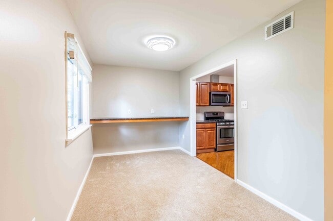 Building Photo - Spacious 3 Bedroom, 2 Bath Condo in Unionv...