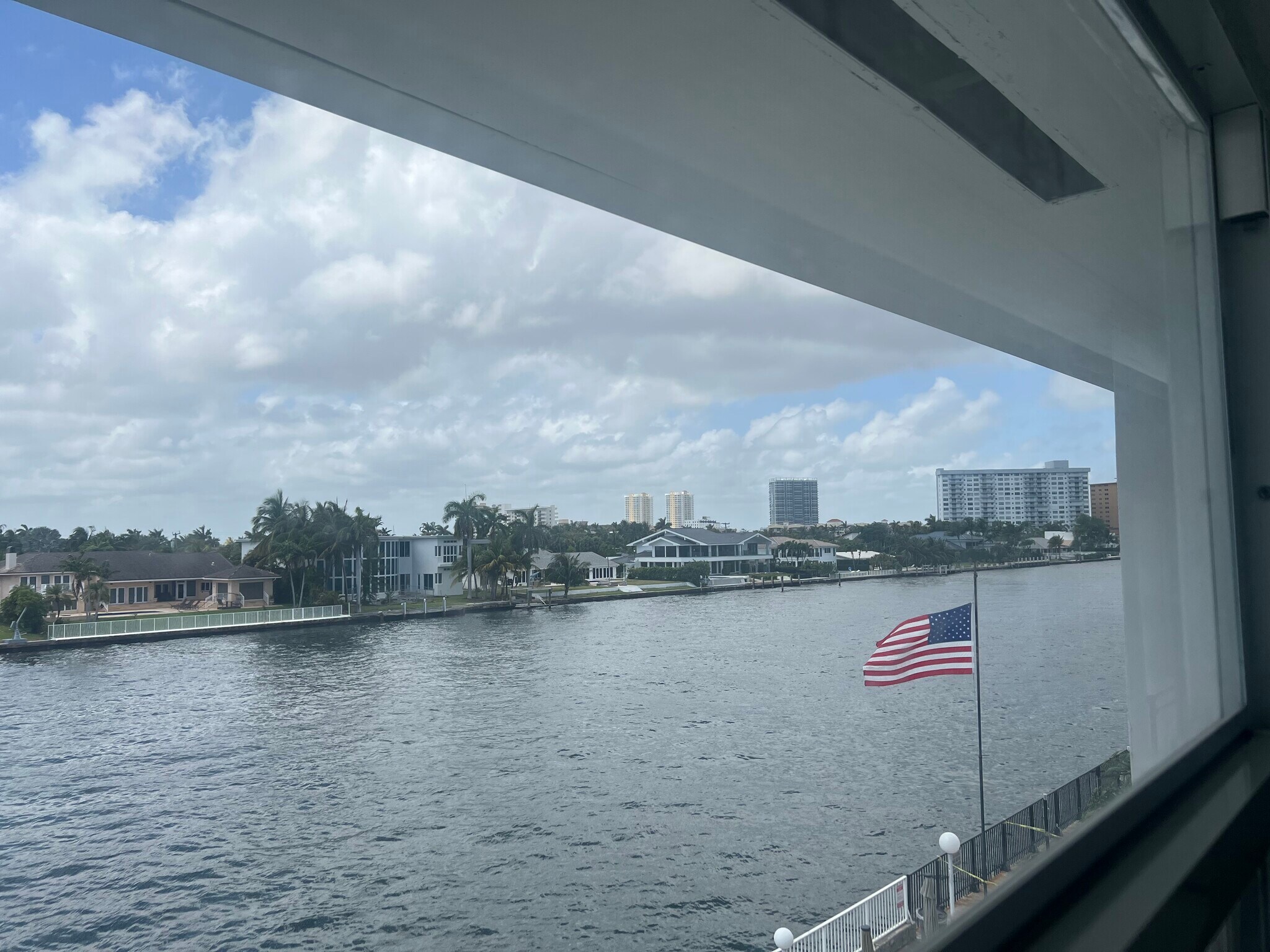 Building Photo - 3135 S Ocean Dr