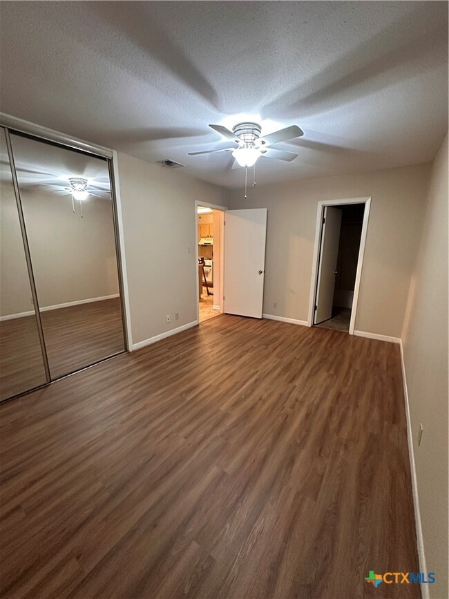 Building Photo - 208 Versailles St