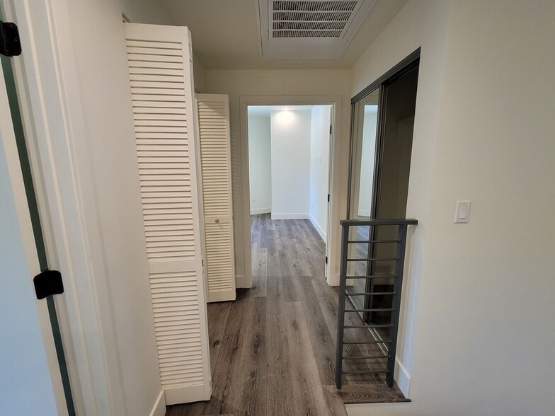 Building Photo - 862 Moraga Dr